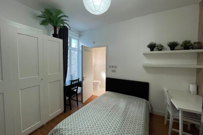 2 Blakemore Road, Streatham Hill, London SW16 1NH 16