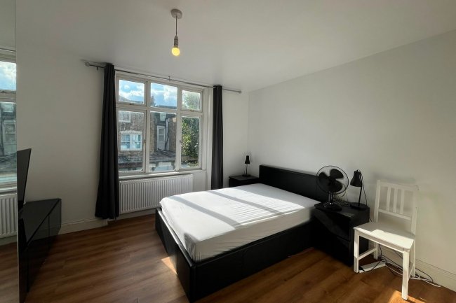 2 Blakemore Road, Streatham Hill, London SW16 1NH 16