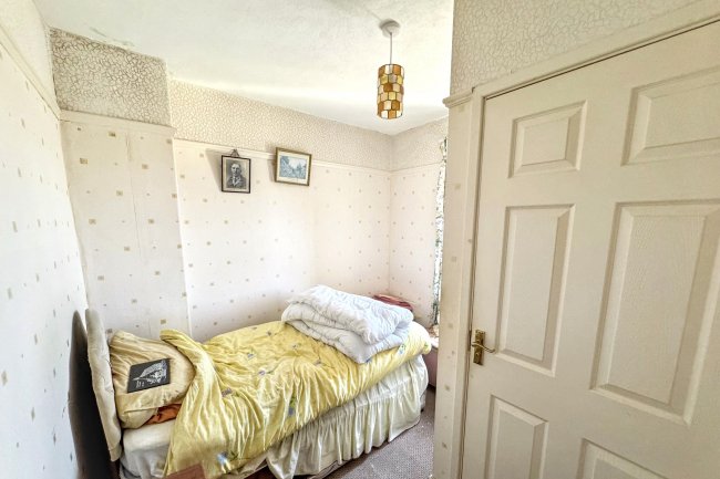 52 Brynallt Terrace, Llanelli, Dyfed, SA15 1ND 57