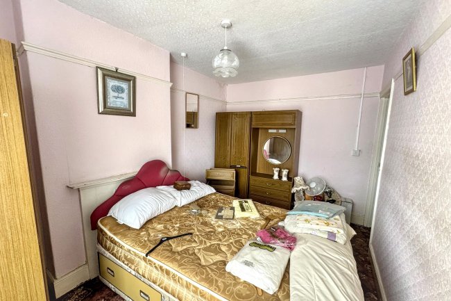 52 Brynallt Terrace, Llanelli, Dyfed, SA15 1ND 57