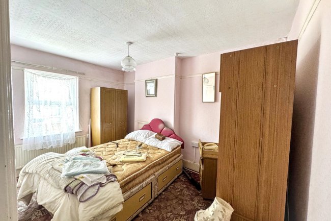 52 Brynallt Terrace, Llanelli, Dyfed, SA15 1ND 57