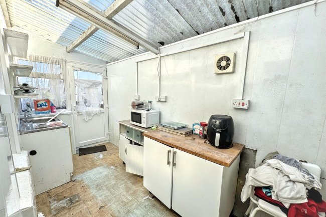 52 Brynallt Terrace, Llanelli, Dyfed, SA15 1ND 57