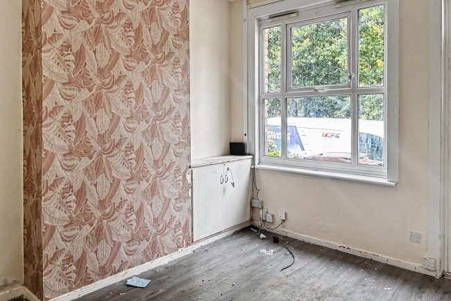 4 Avenue Road, Darlaston, Wednesbury, West Midlands, WS10 8AR 2