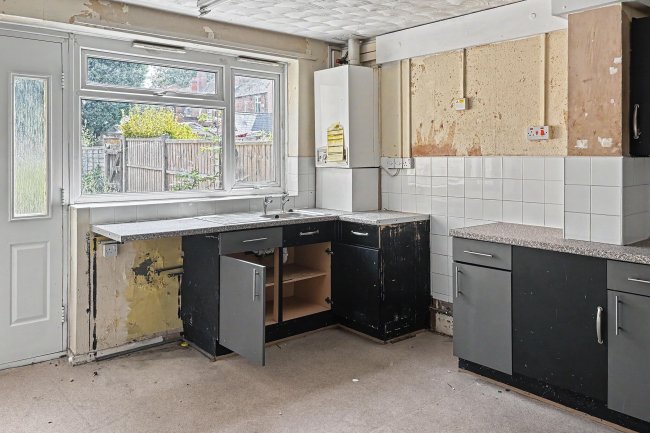 4 Avenue Road, Darlaston, Wednesbury, West Midlands, WS10 8AR 2