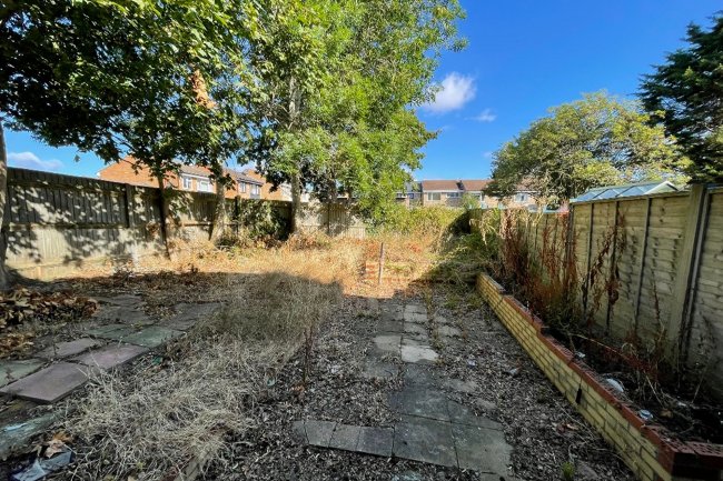15 Chaucer Walk, Hemel Hempstead HP2 7PF 23