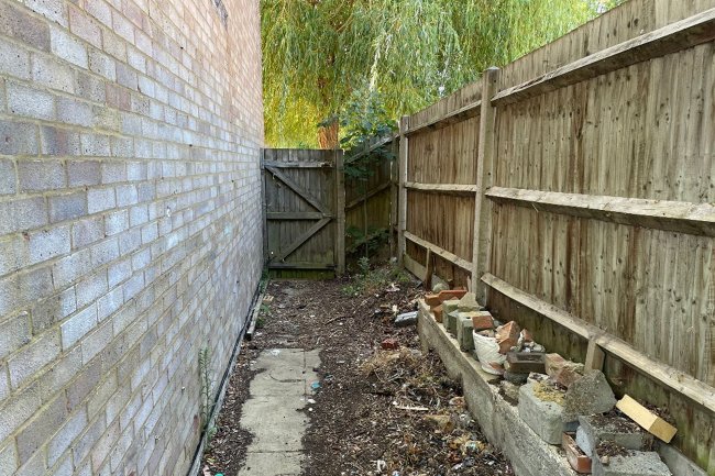 15 Chaucer Walk, Hemel Hempstead HP2 7PF 23