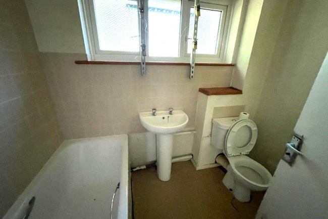 15 Chaucer Walk, Hemel Hempstead HP2 7PF 23