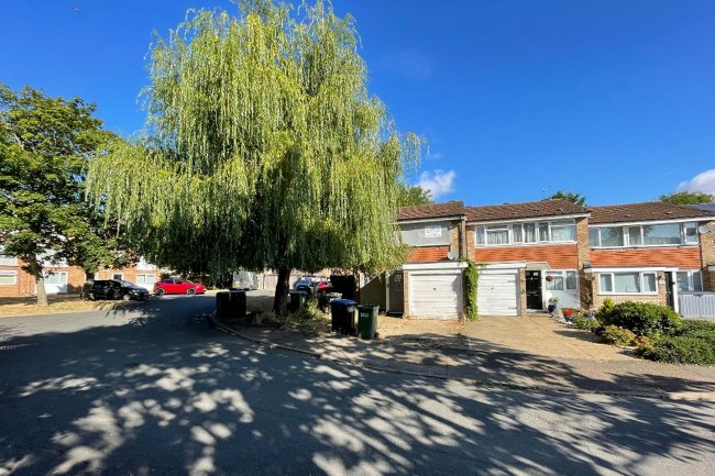 15 Chaucer Walk, Hemel Hempstead HP2 7PF 23