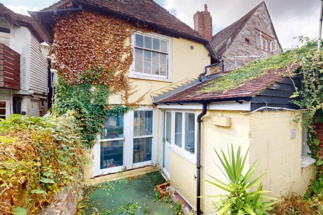 Puttnam, High Street, Petworth, GU28 0AU 3