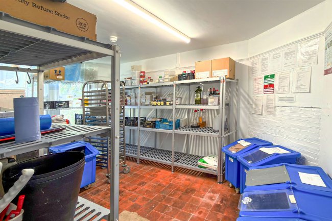 Puttnam, High Street, Petworth, GU28 0AU 3