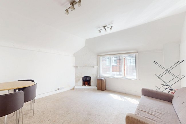 Puttnam, High Street, Petworth, GU28 0AU 3