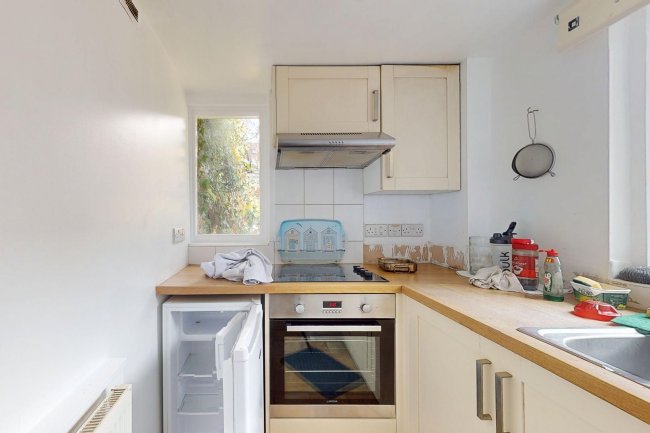 Puttnam, High Street, Petworth, GU28 0AU 3