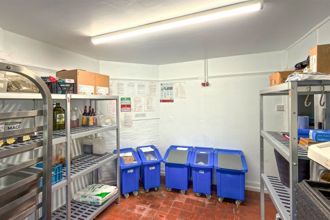Puttnam, High Street, Petworth, GU28 0AU 3