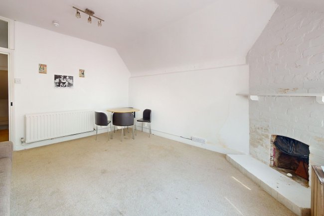 Puttnam, High Street, Petworth, GU28 0AU 3