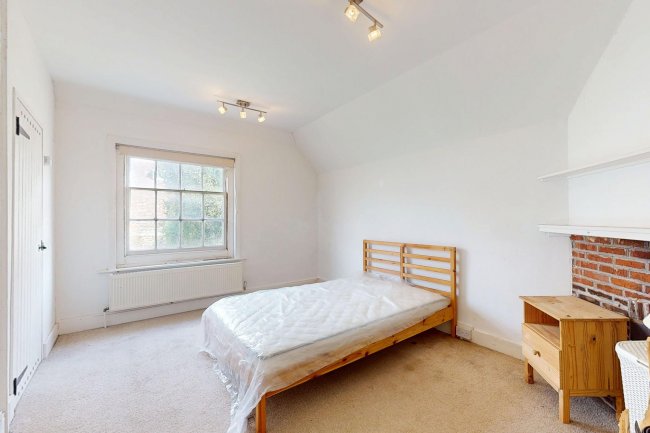 Puttnam, High Street, Petworth, GU28 0AU 3
