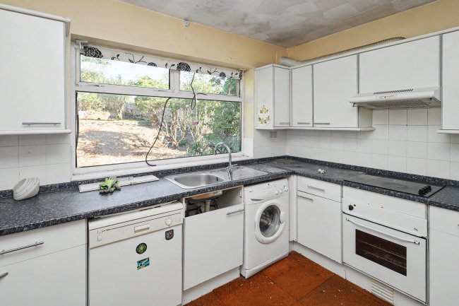 271 Lords Wood Lane, Chatham, Kent, ME5 8JU 9