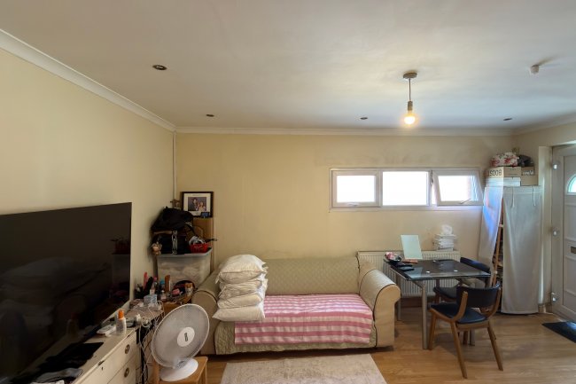 6 The Vale, Uxbridge Road, London W3 7SB 10