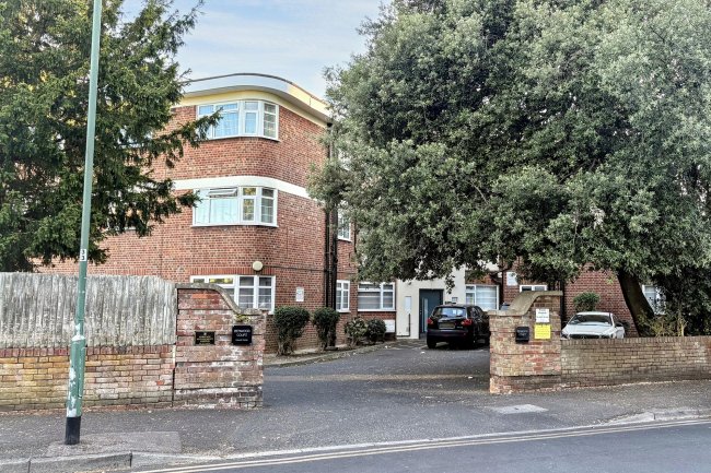11 Benwood Court, Benhill Wood Road, Sutton, SM1 3SS 2