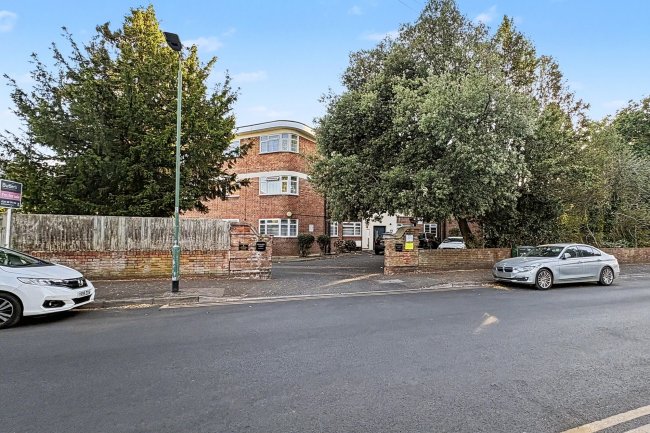 11 Benwood Court, Benhill Wood Road, Sutton, SM1 3SS 2