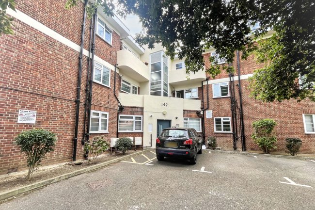 11 Benwood Court, Benhill Wood Road, Sutton, SM1 3SS 2
