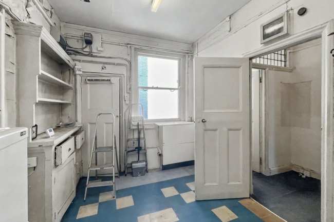 3 Park House, 1A Kendal Street, Paddington, London W2 2AL 2