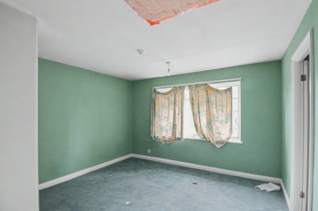 8 Lyndhurst Rise, Chigwell, Essex, IG7 5BA 7