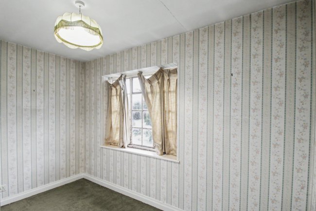 8 Lyndhurst Rise, Chigwell, Essex, IG7 5BA 7