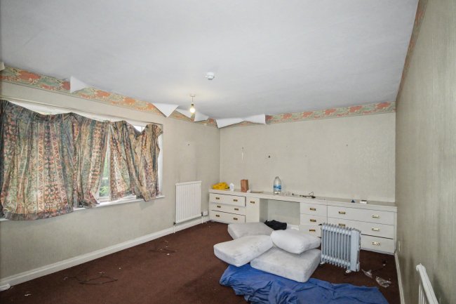 8 Lyndhurst Rise, Chigwell, Essex, IG7 5BA 7