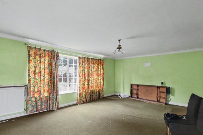 8 Lyndhurst Rise, Chigwell, Essex, IG7 5BA 7