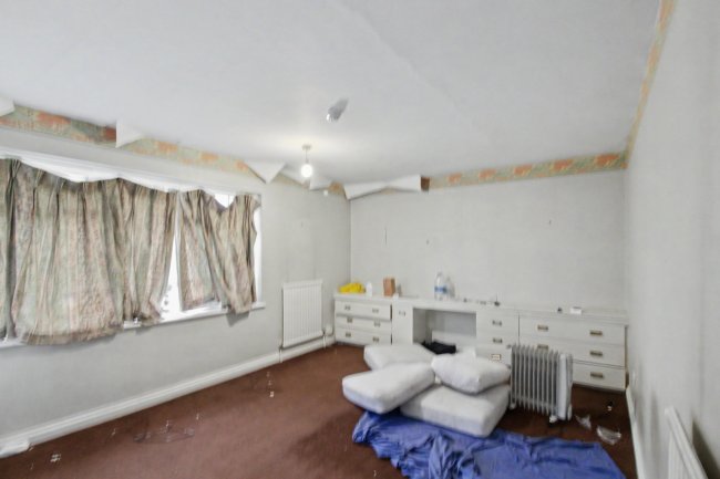 8 Lyndhurst Rise, Chigwell, Essex, IG7 5BA 7
