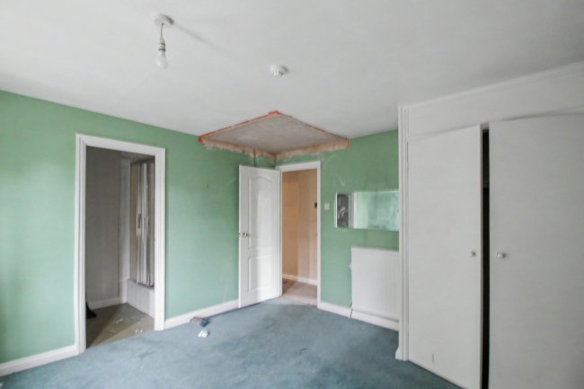 8 Lyndhurst Rise, Chigwell, Essex, IG7 5BA 7