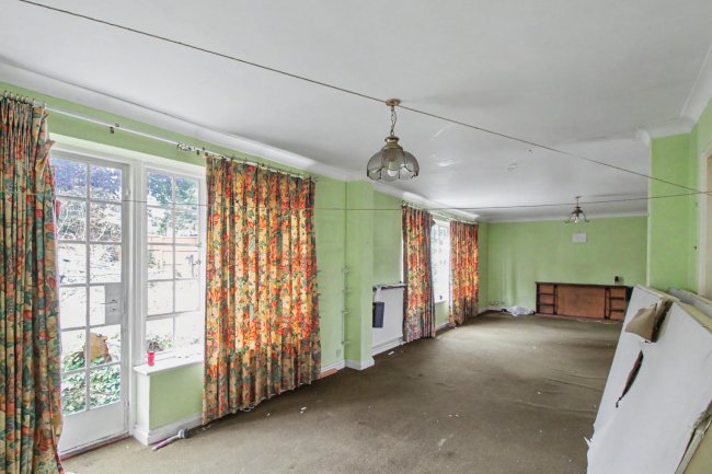 8 Lyndhurst Rise, Chigwell, Essex, IG7 5BA 7