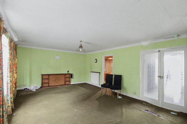 8 Lyndhurst Rise, Chigwell, Essex, IG7 5BA 7