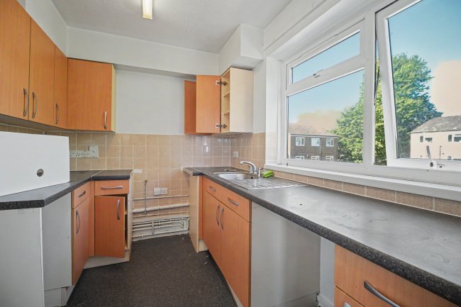 56 Ladybank, Bracknell, Berks, RG12 7HB 4