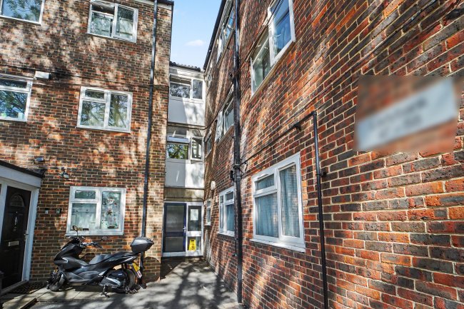 56 Ladybank, Bracknell, Berks, RG12 7HB 4