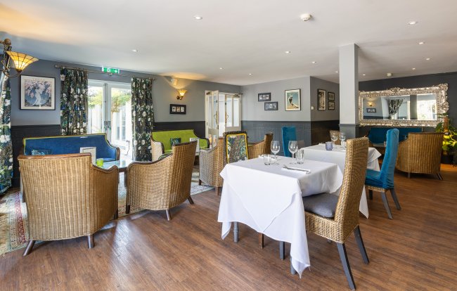 Albert Cottage Hotel, York Avenue, East Cowes, Isle of Wight PO32 6BD 7