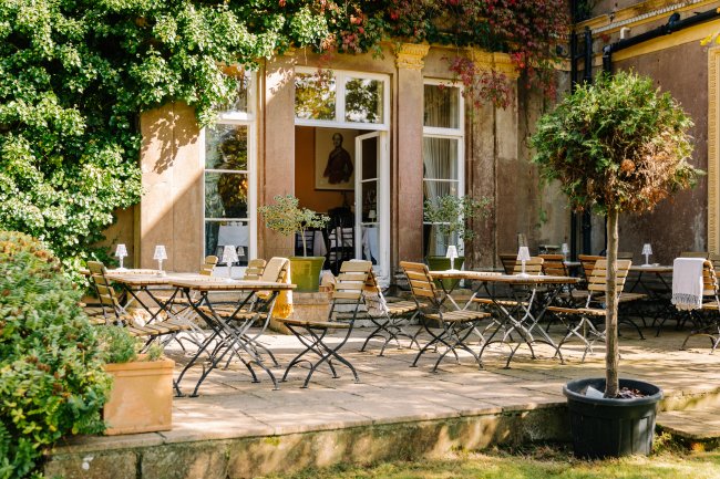 Albert Cottage Hotel, York Avenue, East Cowes, Isle of Wight PO32 6BD 7