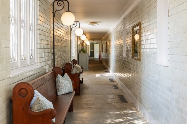 Albert Cottage Hotel, York Avenue, East Cowes, Isle of Wight PO32 6BD 7