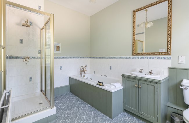 Albert Cottage Hotel, York Avenue, East Cowes, Isle of Wight PO32 6BD 7