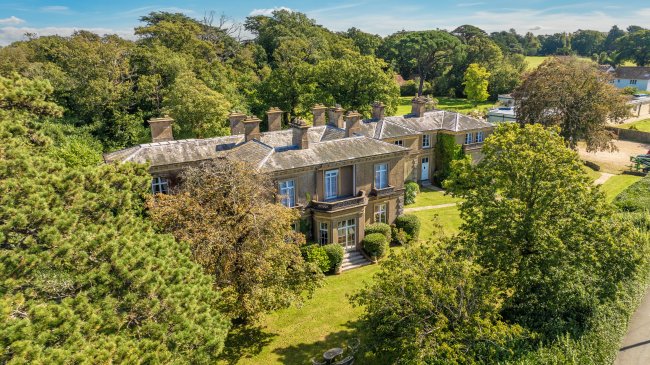 Albert Cottage Hotel, York Avenue, East Cowes, Isle of Wight PO32 6BD 7