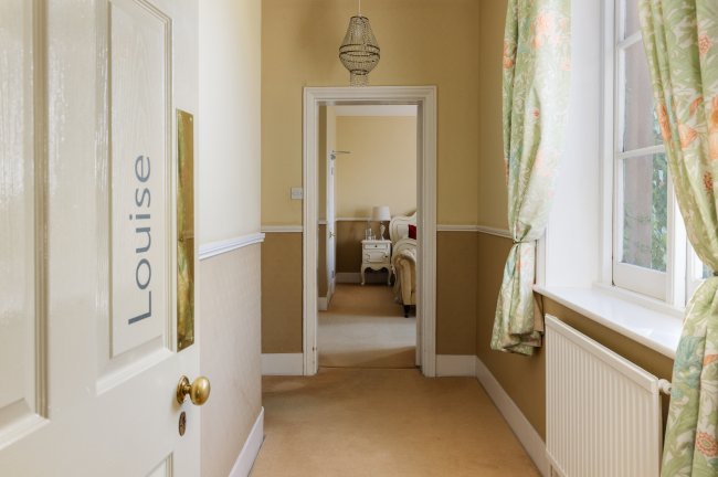 Albert Cottage Hotel, York Avenue, East Cowes, Isle of Wight PO32 6BD 7