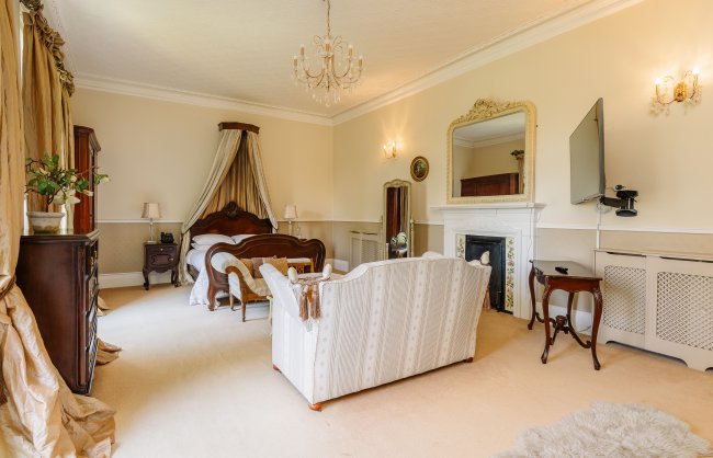 Albert Cottage Hotel, York Avenue, East Cowes, Isle of Wight PO32 6BD 7
