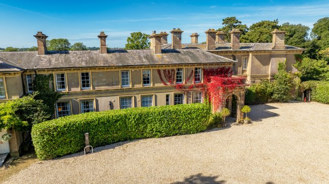 Albert Cottage Hotel, York Avenue, East Cowes, Isle of Wight PO32 6BD 7