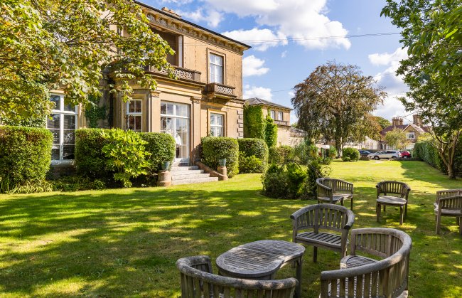 Albert Cottage Hotel, York Avenue, East Cowes, Isle of Wight PO32 6BD 7