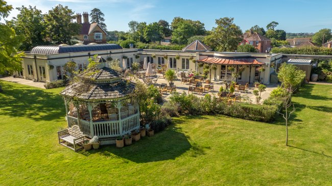 Albert Cottage Hotel, York Avenue, East Cowes, Isle of Wight PO32 6BD 7