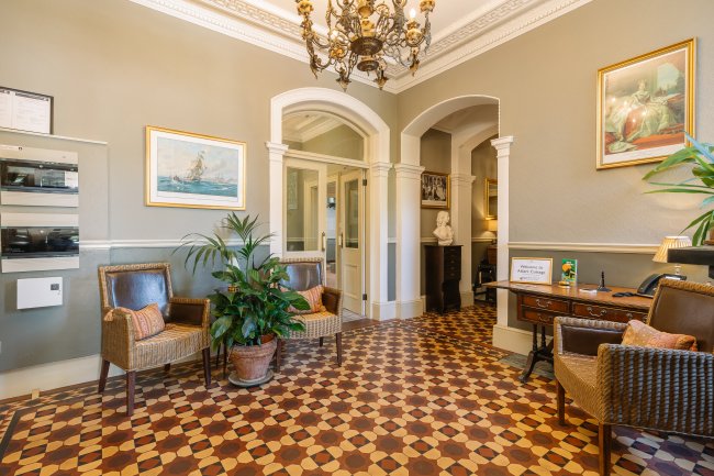 Albert Cottage Hotel, York Avenue, East Cowes, Isle of Wight PO32 6BD 7