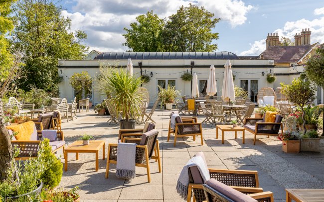 Albert Cottage Hotel, York Avenue, East Cowes, Isle of Wight PO32 6BD 7