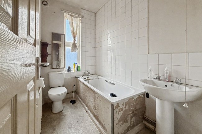 Flat A & B, 10 Colchester Road, Leyton, London, E10 6HA 8