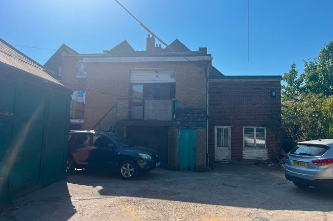 29 Station Road, New Milton, Hampshire BH25 6HR 2