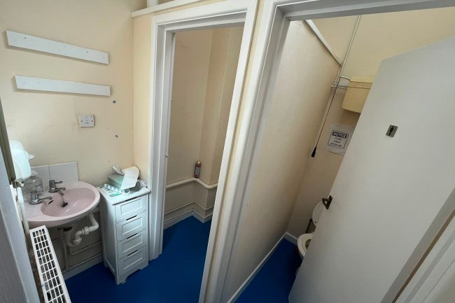 29 Station Road, New Milton, Hampshire BH25 6HR 2